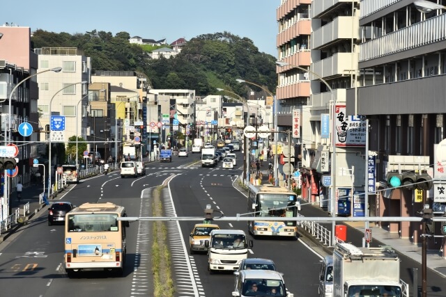 横浜市磯子区の湾岸道路の画像